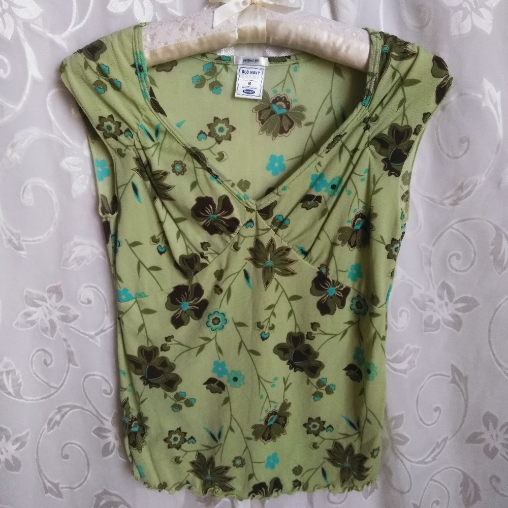 🌼Old Navy top sleeveless medium green top